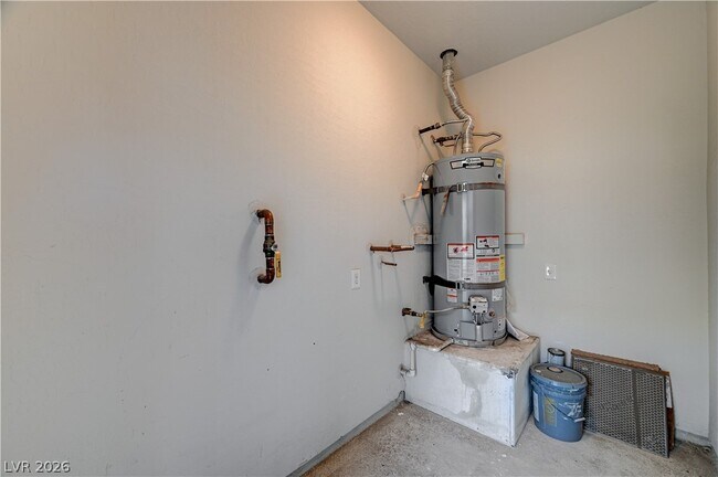 Building Photo - 6868 Sky Pointe Dr