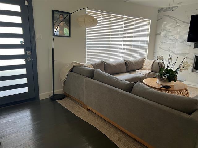 Building Photo - 624 Scottsdale Dr