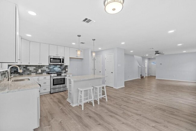 Building Photo - 5616 Victory Gallop Dr