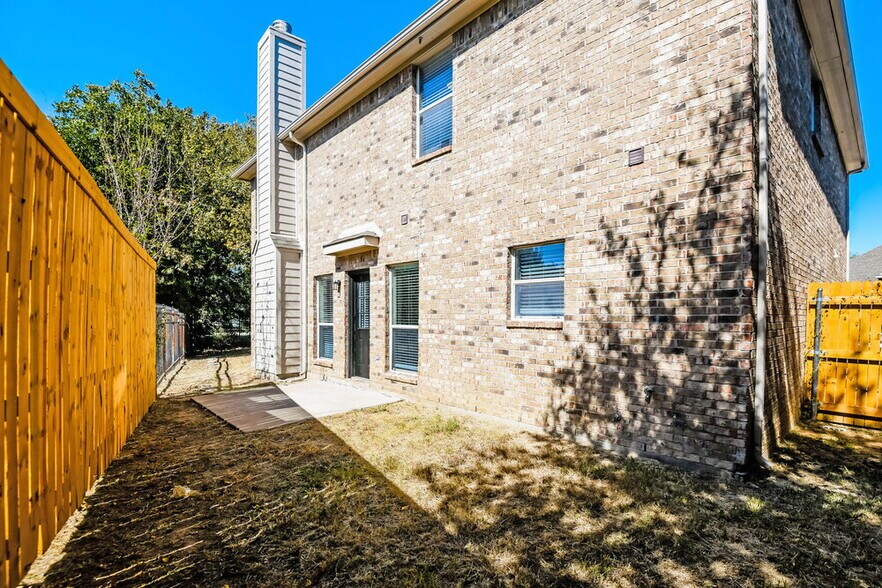 Building Photo - 6910 Shore Breeze Ct