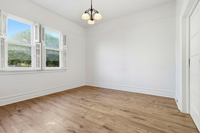 Building Photo - Magnolia Street 43-45