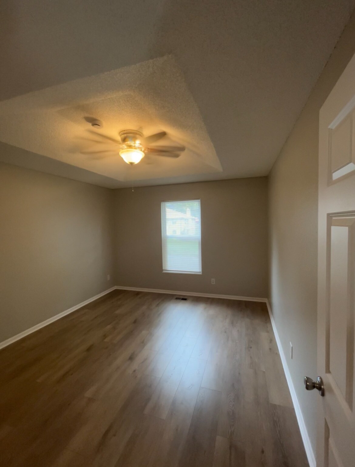 Building Photo - 1411 La Chateau Dr