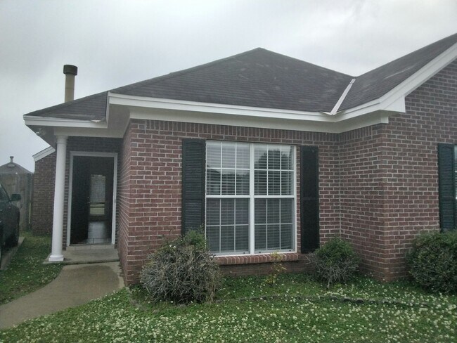 Building Photo - 517 McGregor Ct