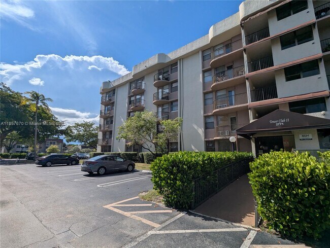 Building Photo - 2771 Riverside Dr