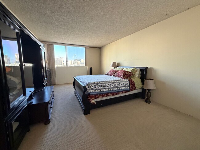 Building Photo - Gorgeous 2bedroom with amazing city views!