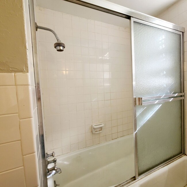 Building Photo - Spacious 2-Bedroom, 2-Bath Condo near SMU ...