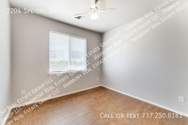 Building Photo - 2204 Speidel Dr