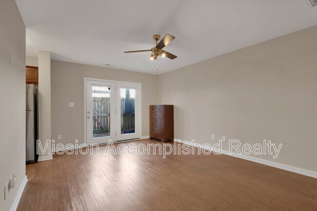 Building Photo - 2644 Middle Br Bnd