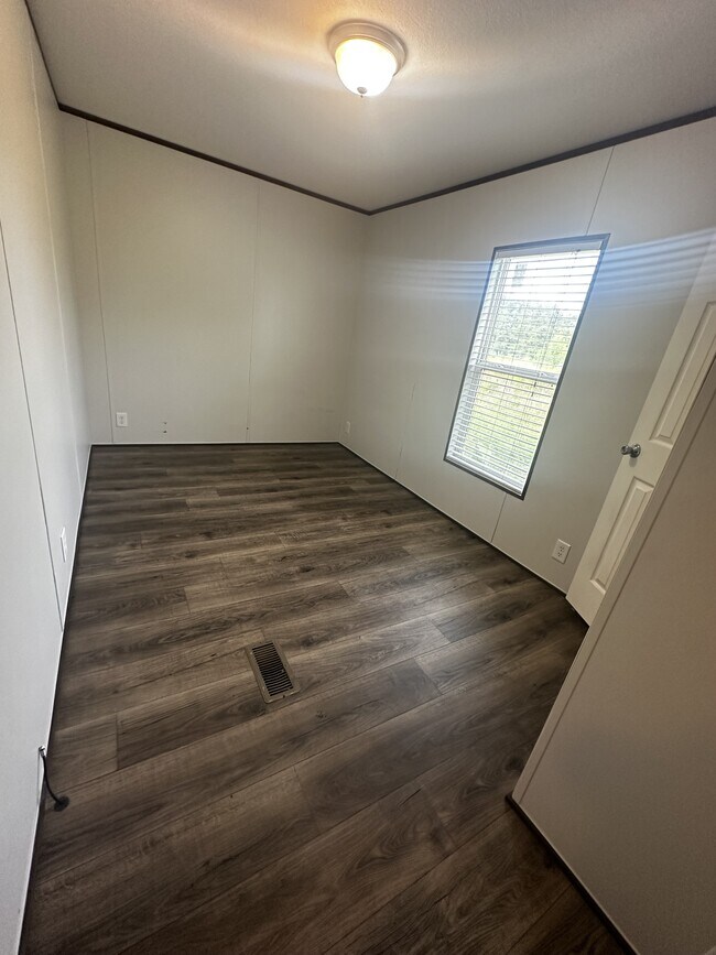 Building Photo - 207 Juniper Rd