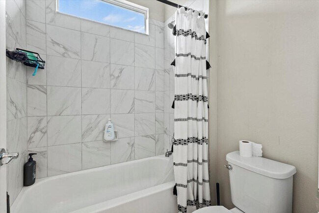 Building Photo - 1766 NW Cataluna Cir