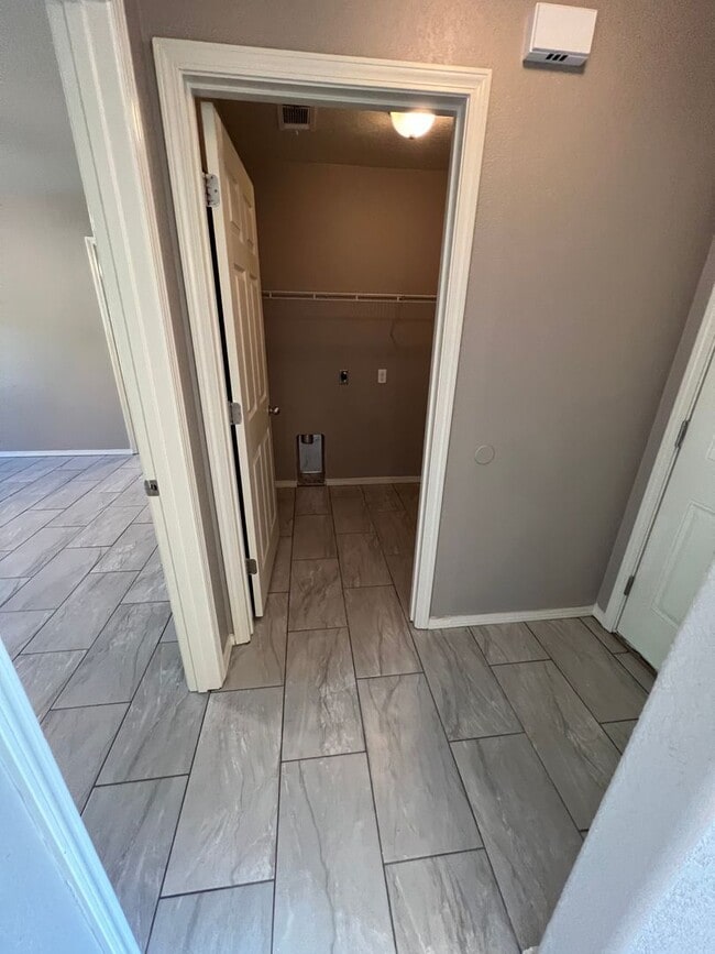 Building Photo - Very nice 4 bed 2 bath home
