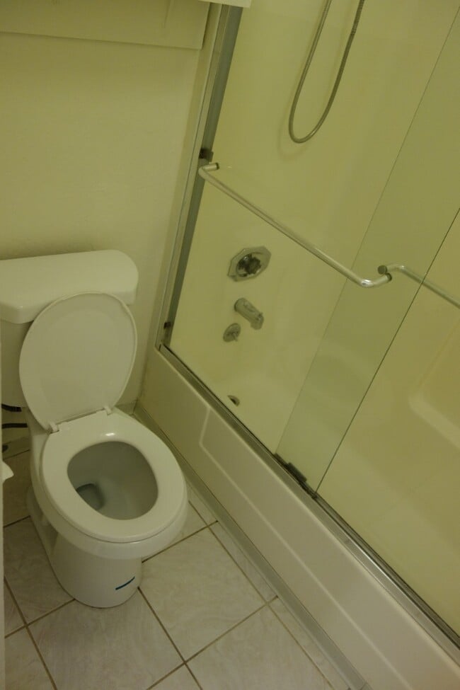 Building Photo - Bright 3-Bed condo with In-Unit Laundry, Pool Access, and Assigned Carport in Fremont