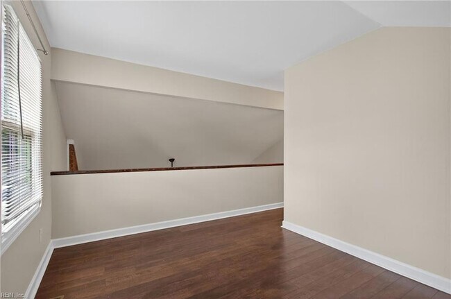 Building Photo - 5677 Rushmere Dr