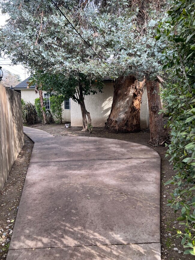 Building Photo - 6006 Donna Ave