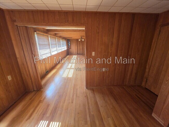 Building Photo - 99 Marlborough Rd
