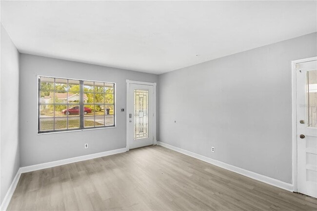 Building Photo - 6013 N Otis Ave