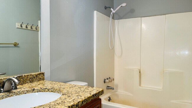 Building Photo - Completely updated 3 bedroom 2 bath home in Lagrange! Must see!