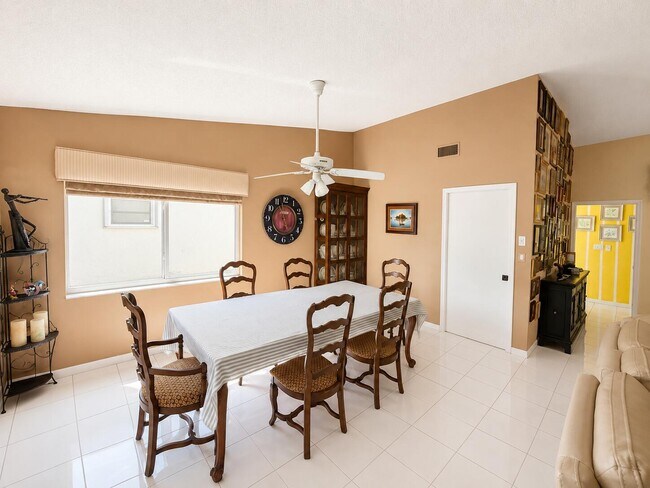 Building Photo - 7758 Cloverfield Cir