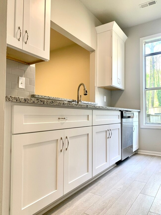 Building Photo - 3-Bedroom Townhome for Rent - Hampton, VA