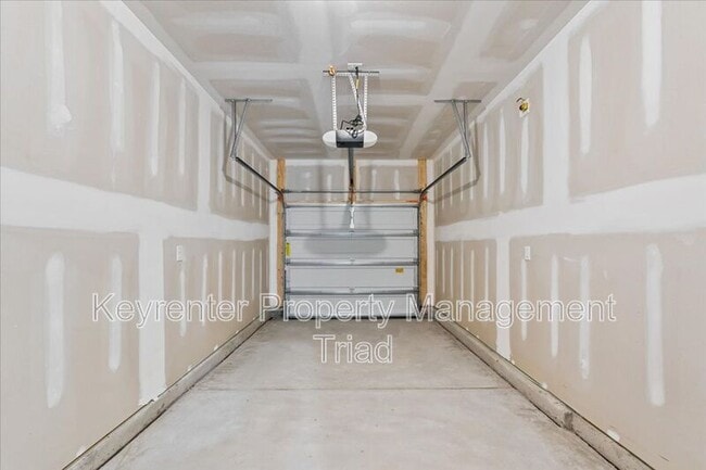 Building Photo - 174 Parker Ln