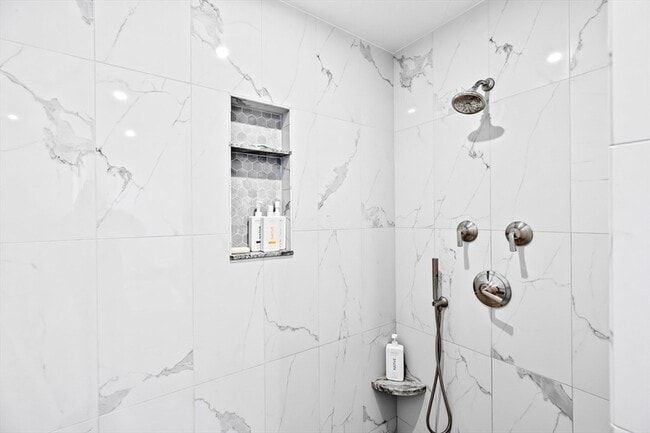 Building Photo - 67 Border St