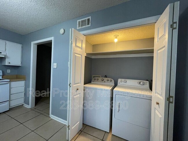 Building Photo - 1724 Brightside Dr