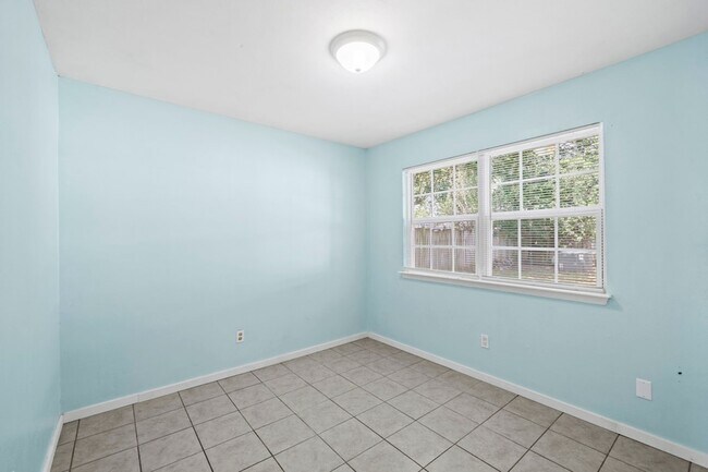 Building Photo - 7535 Log Cradle Dr