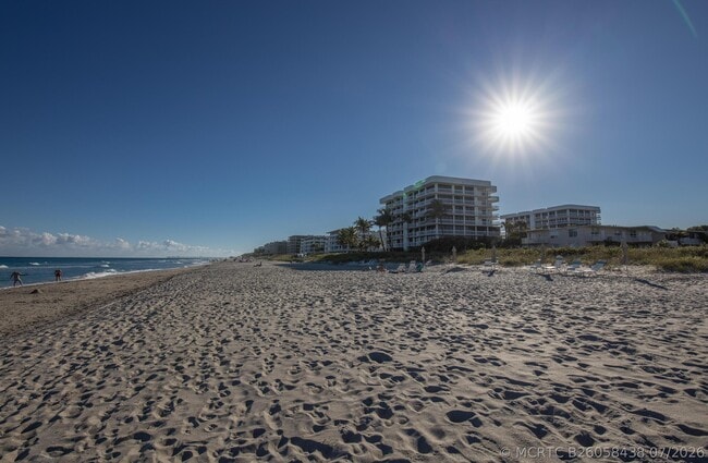 Building Photo - 2565 S Ocean Blvd
