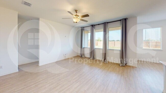 Building Photo - 4849 Sagerun Dr
