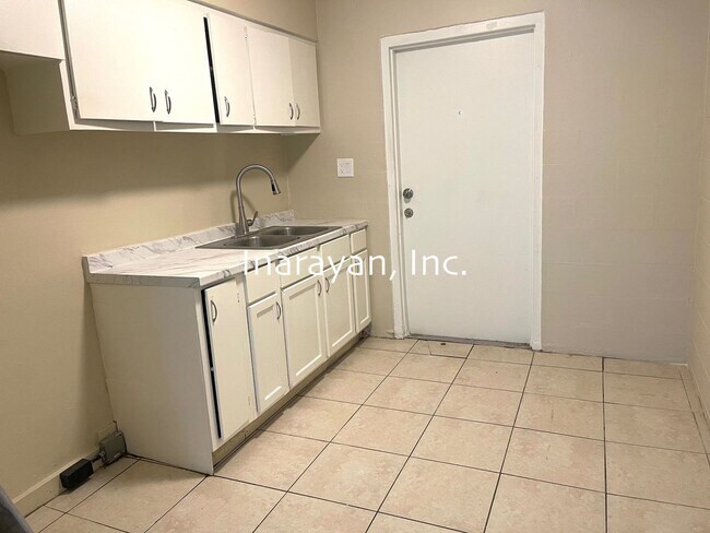 Building Photo - 1011-1013 Dewitt Drive