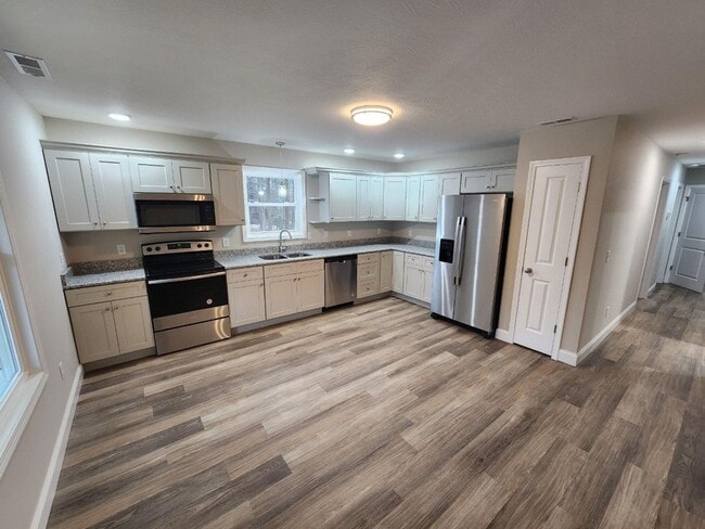 Building Photo - 3-Bedroom Single-Family Home Right off 10th Street in Cookeville