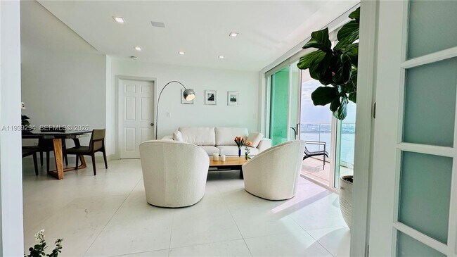 Building Photo - 800 Claughton Island Dr