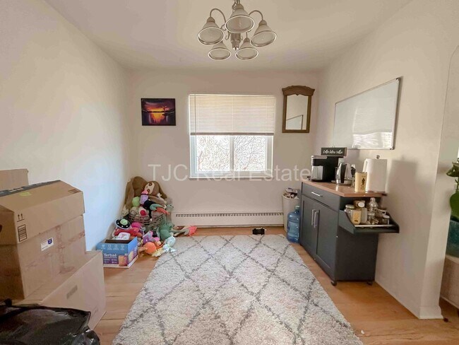 Building Photo - 1939 Olive St