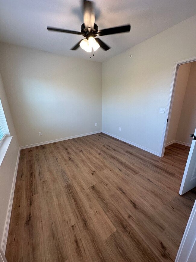 Building Photo - Golf Quarters - GQ 302