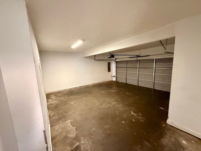 Building Photo - 112 Foxworth Dr