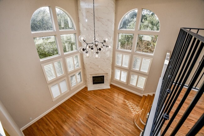 Building Photo - 2094 Brentwood Dr