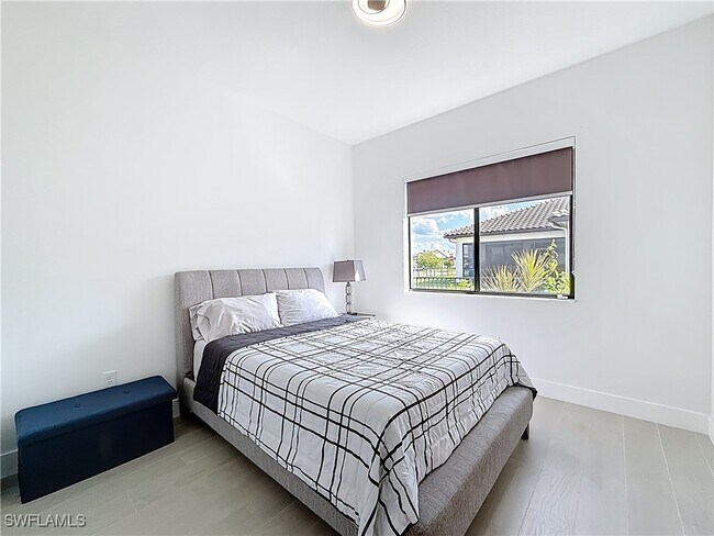 Building Photo - 5277 Lamone Ln