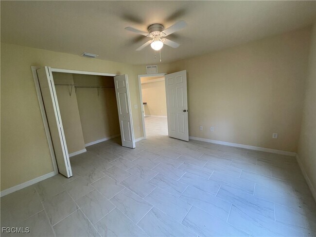 Building Photo - 533 SE 6th Pl