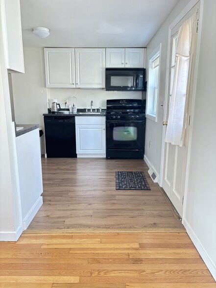 Kitchen - 125 Central St
