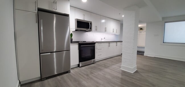 Building Photo - 706 Otis Pl NW