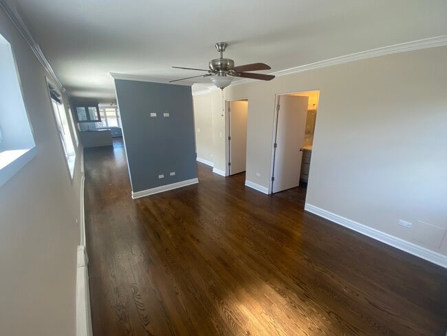 Building Photo - 5240 W Belmont Ave