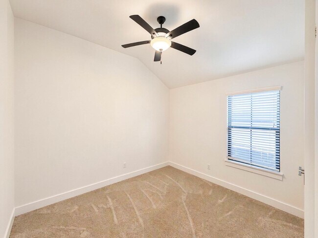 Building Photo - Modern 3 Bed / 2 Bath Home in West Temple