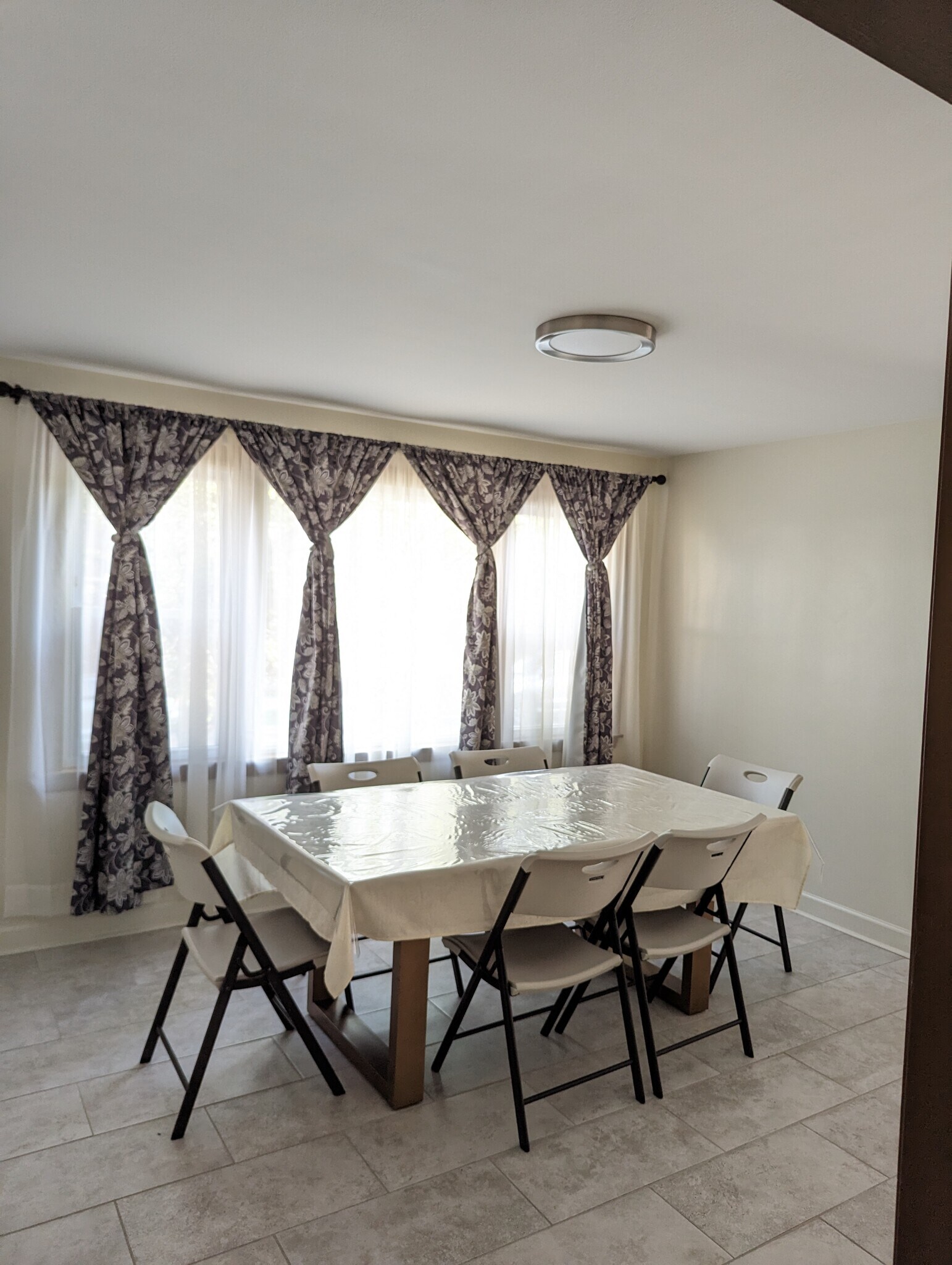 Building Photo - 3322 W Catalpa Ave