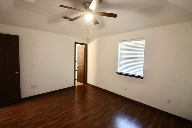 Building Photo - FOR LEASE! Newly Remodeled - 3 Bedroom - 1...