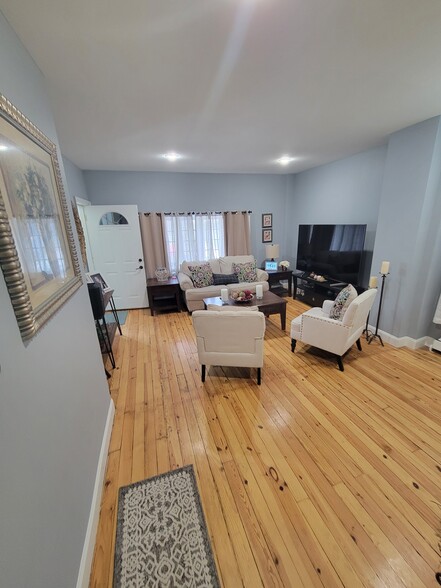 Building Photo - 415 66th St