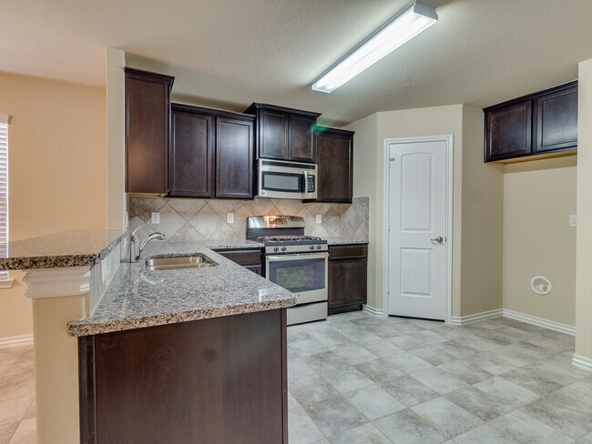 Building Photo - 4 Bedrooms/2 Baths in Falling Springs Addition - Deer Creek Schools - Community Pool