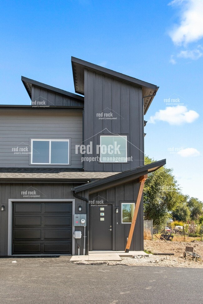 Building Photo - 12625 E Main Ave