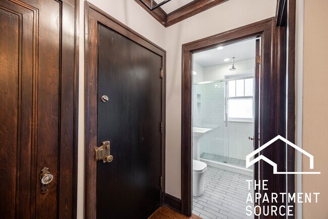 Building Photo - 6409 N Talman Ave