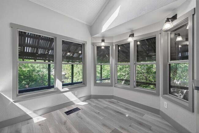 Building Photo - 4301 Hyridge Dr