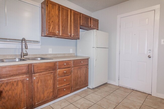 Building Photo - Pre-Leasing  - 2 bed 1 bath